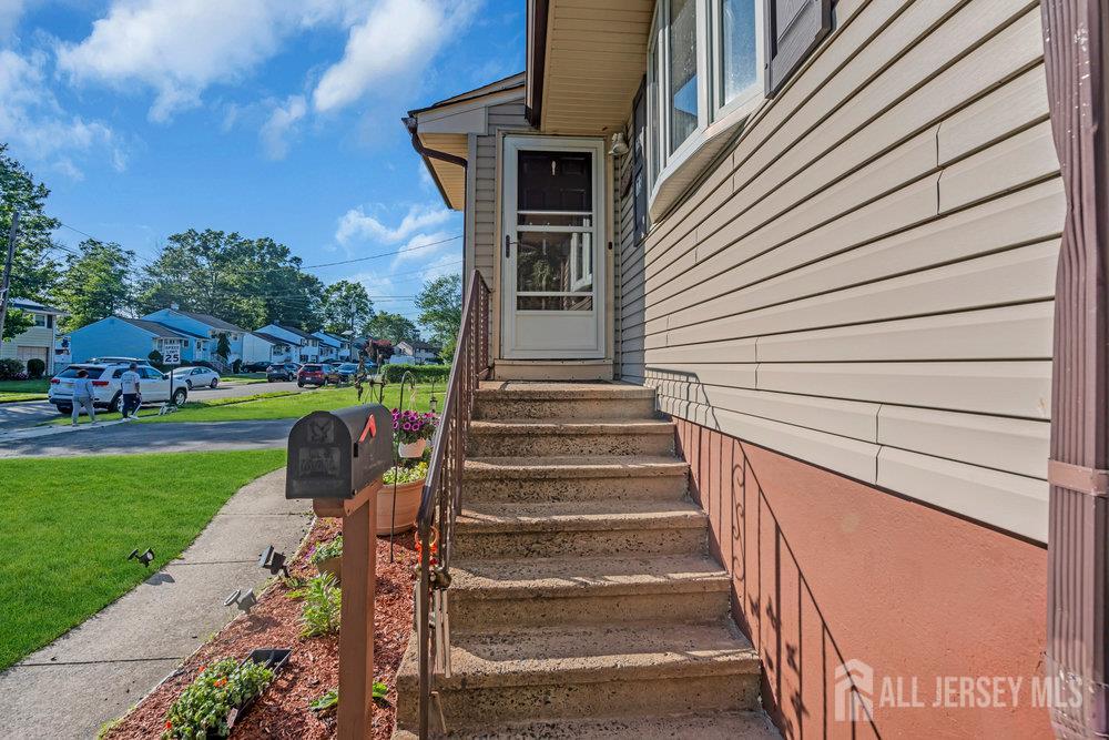 73 Webb Drive Fords, NJ 08863 - Photo 11 of 65