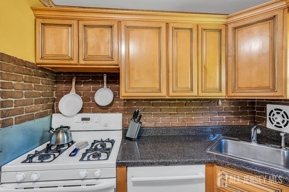 73 Webb Drive Fords, NJ 08863 - Photo 25 of 65