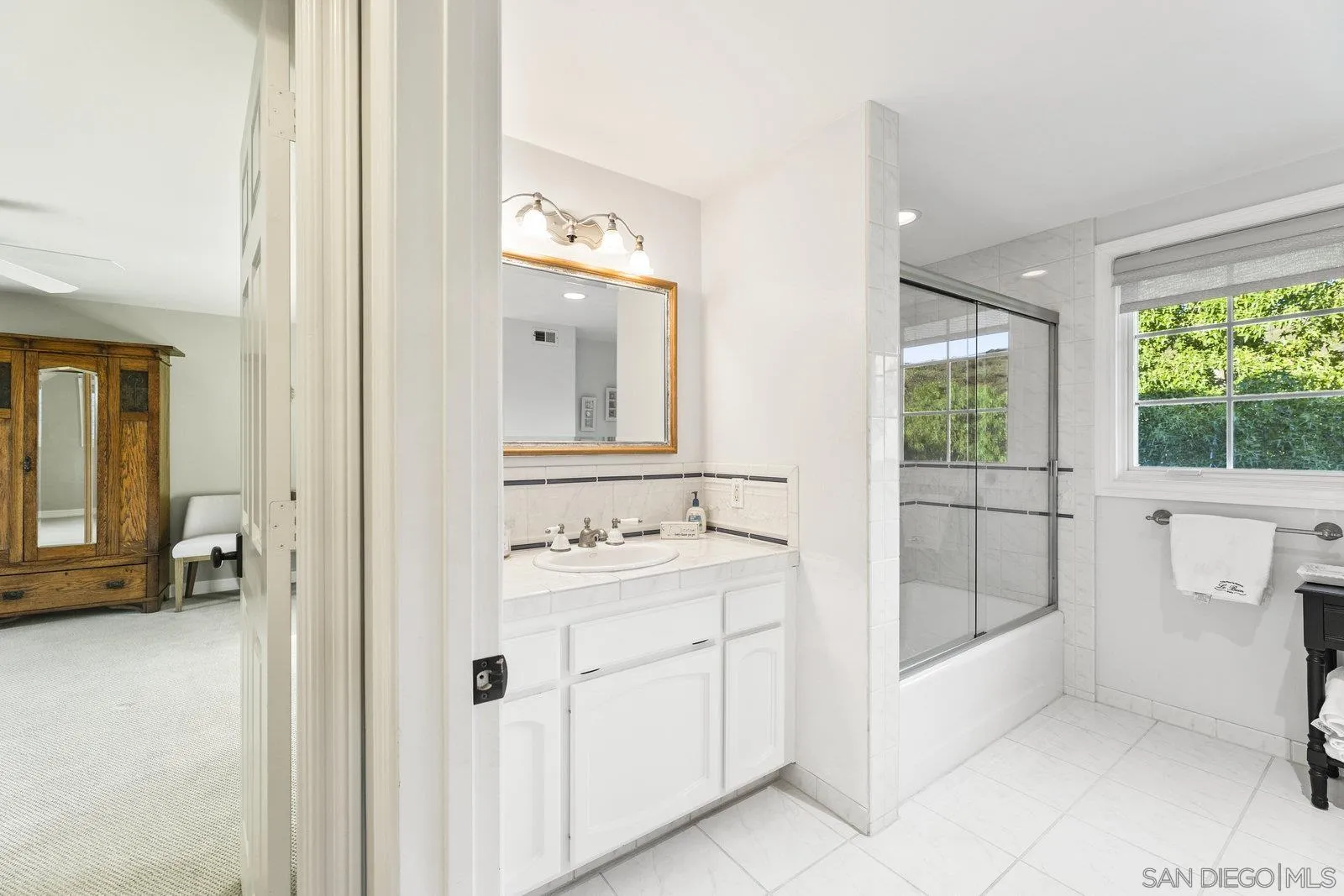 20455 Elfin Forest Road Escondido, CA 92029 - Photo 31 of 50 a bathroom with a tub sink and mirror
