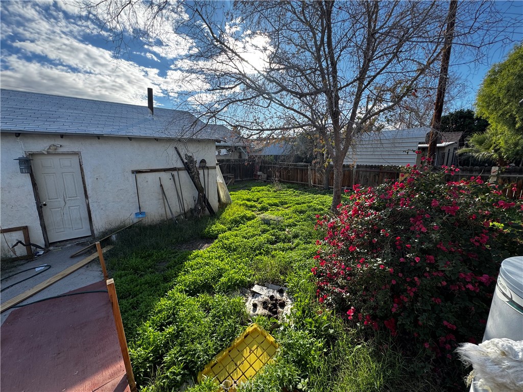 203 Walnut Street Needles, CA 92363 - Photo 30 of 31 Back yard
