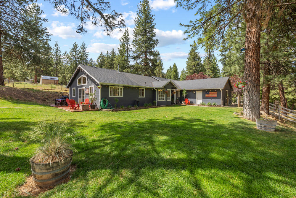 16320 Hillcrest Road Klamath Falls, OR 97603 - Photo 3 of 39 02.1 - 16320HillcrestRd-10