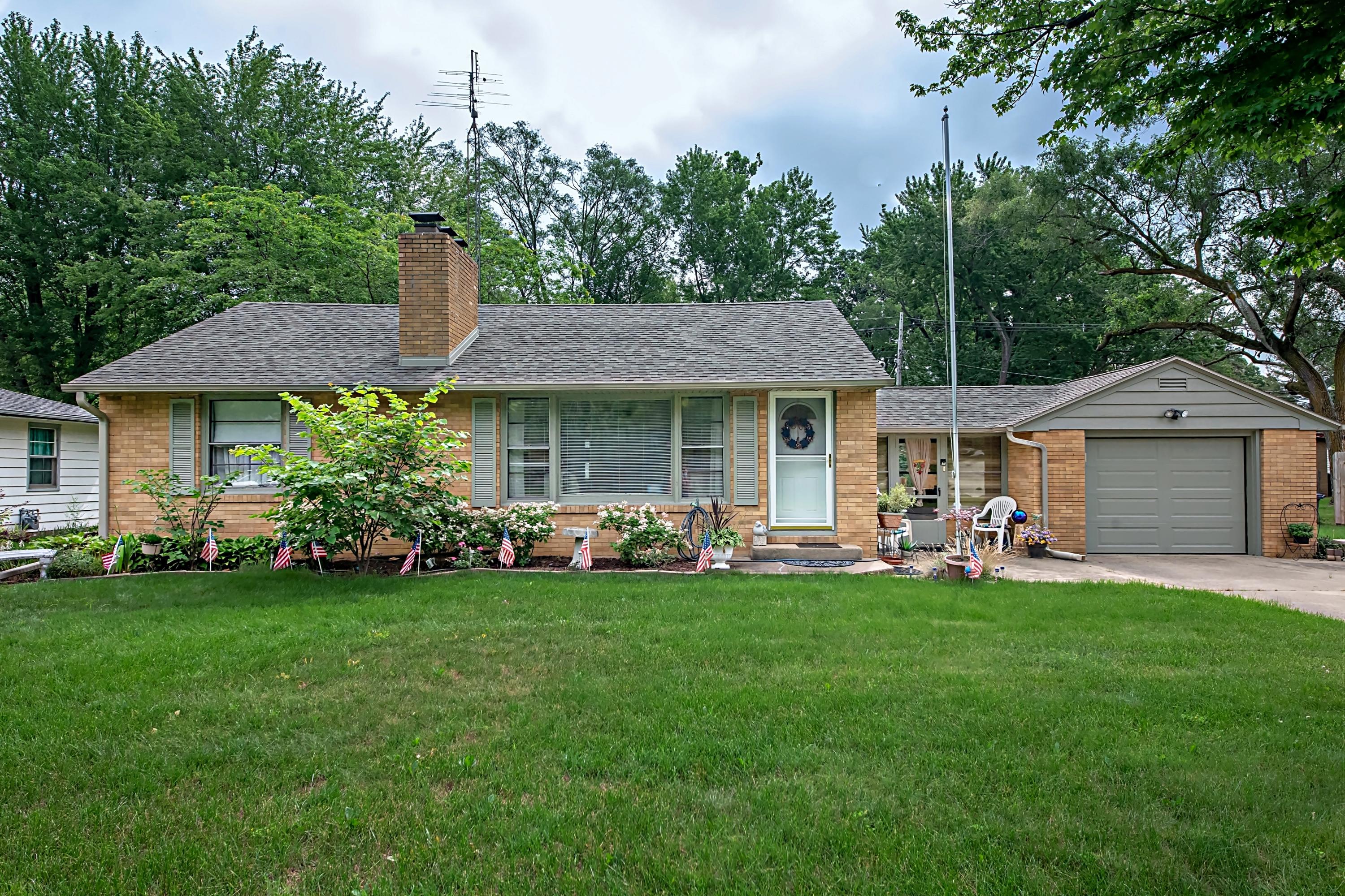 1573 Hadley Road Benton Harbor, MI 49022 - Photo 1 of 34 DSC09893_