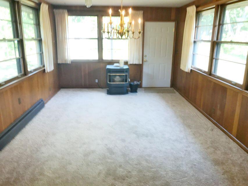 1573 Hadley Road Benton Harbor, MI 49022 - Photo 16 of 34 Family Room
