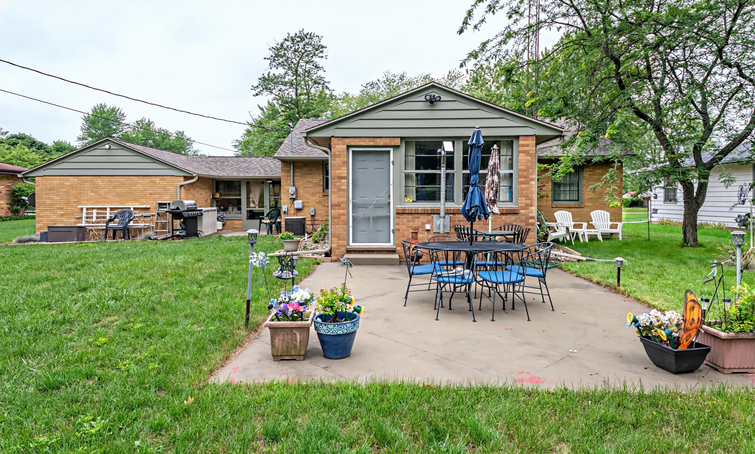 1573 Hadley Road Benton Harbor, MI 49022 - Photo 31 of 34 DSC09884_