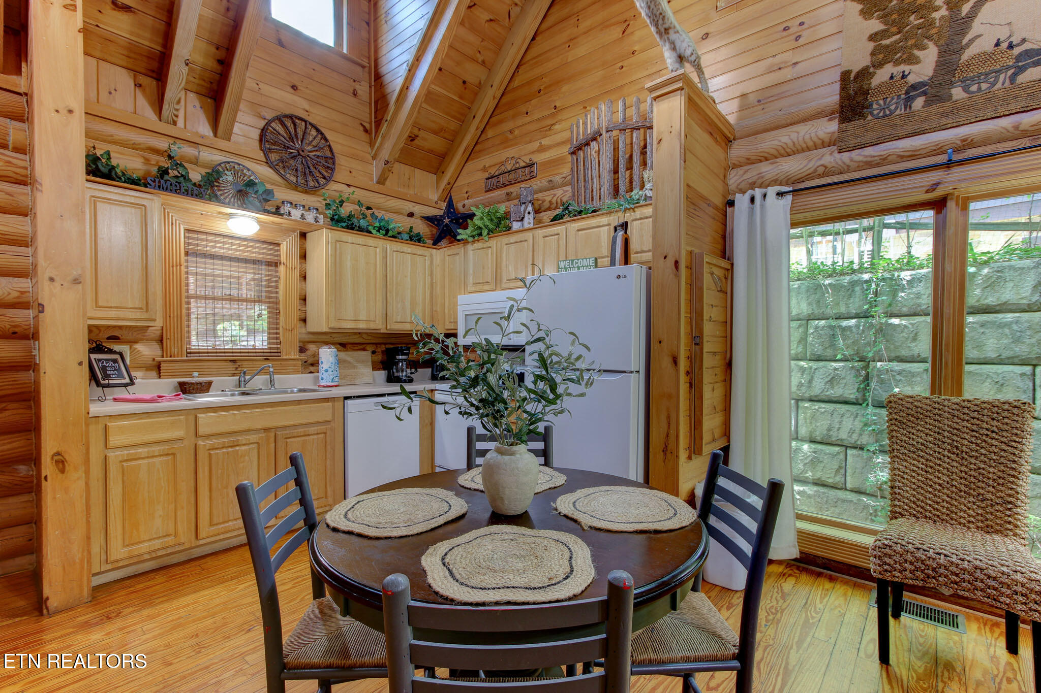3140 Smoky Ridge Way Sevierville, TN 37862 - Photo 8 of 32 08