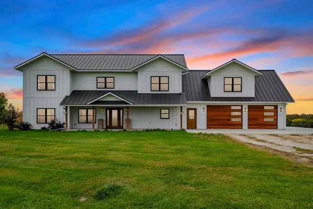 $765,000 | 2183 Waterview Lane, Lansing, IA 52151