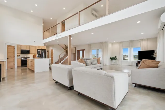 $765,000 | 2183 Waterview Lane, Lansing, IA 52151