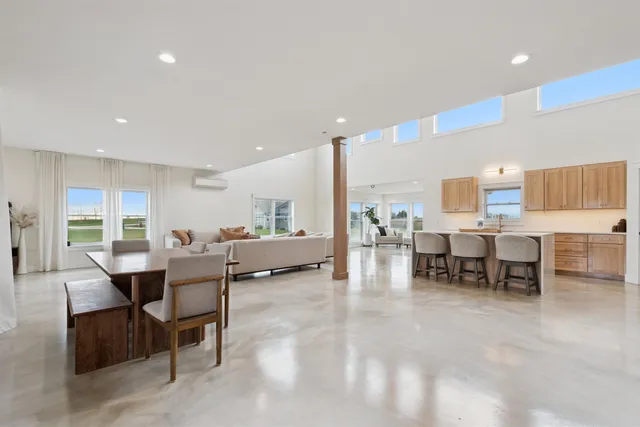 $765,000 | 2183 Waterview Lane, Lansing, IA 52151