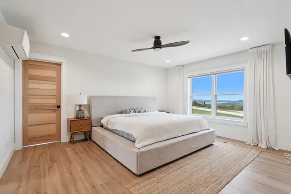 $765,000 | 2183 Waterview Lane, Lansing, IA 52151