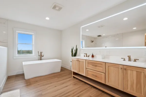 $765,000 | 2183 Waterview Lane, Lansing, IA 52151