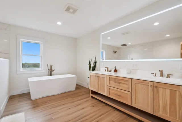 $765,000 | 2183 Waterview Lane, Lansing, IA 52151