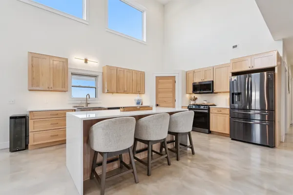 $765,000 | 2183 Waterview Lane, Lansing, IA 52151