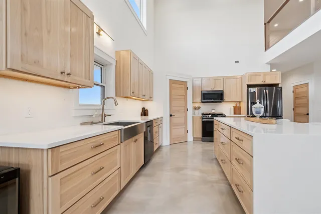 $765,000 | 2183 Waterview Lane, Lansing, IA 52151