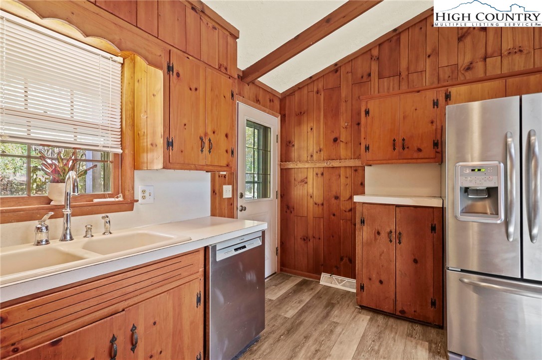 455 Boulder Gardens Road Banner Elk, NC 28604 - Photo 17 of 36