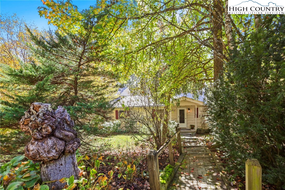 455 Boulder Gardens Road Banner Elk, NC 28604 - Photo 5 of 36