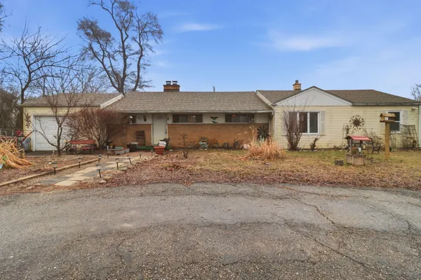 $179,000 | 1611 Weymouth Street, West Bloomfield, MI 48324