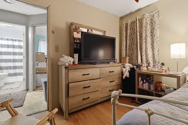 $179,000 | 1611 Weymouth Street, West Bloomfield, MI 48324