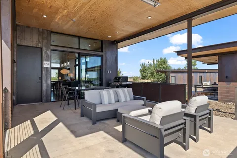 $995,000 | 207 Vista Pt Drive Northwest, Quincy, WA 98848