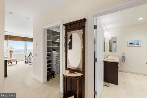 $1,100,000 | 50 South 16th Street, Unit 4210, Philadelphia, PA 19103