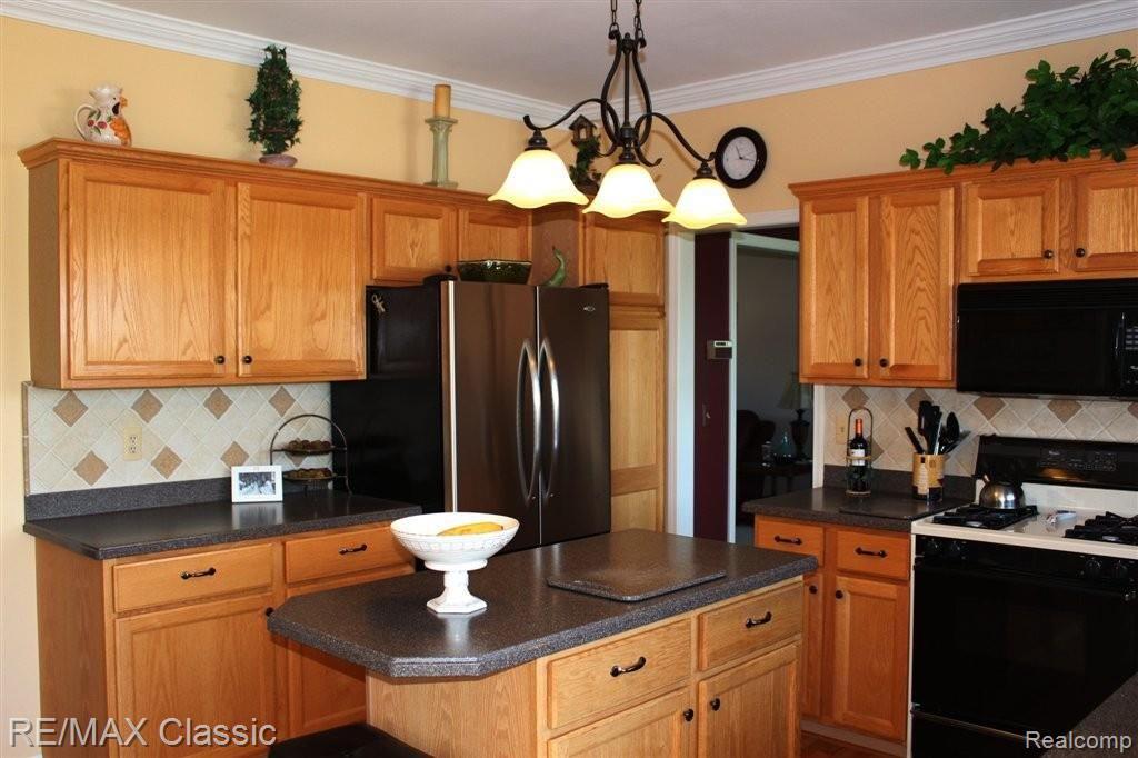 45193 Lothrop Road Canton, MI 48188 - Photo 3 of 25 Kitchen 2
