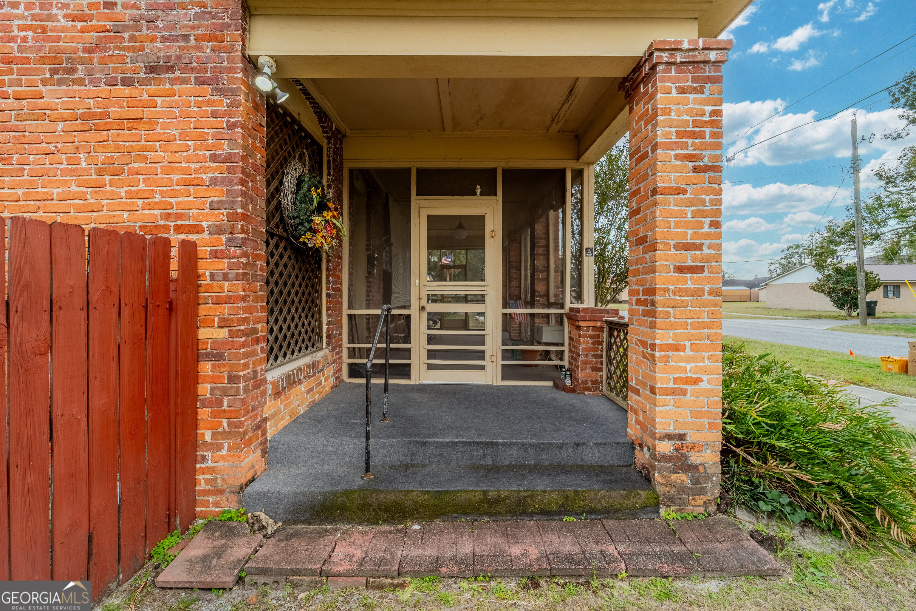 212 Butler Street Waycross, GA 31501 - Photo 2 of 38