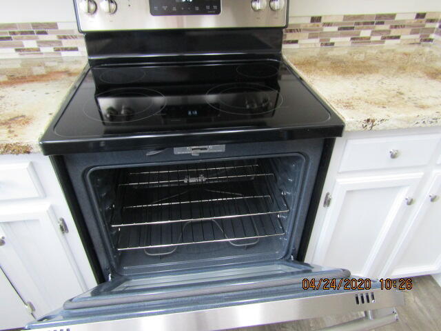 1206 Morrow Road Medford, OR 97504 - Photo 12 of 23 range oven