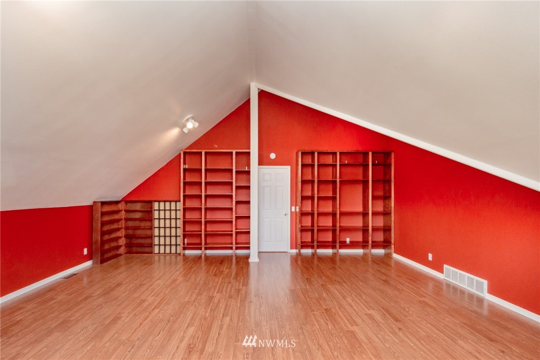 19614 110th Place Northeast Bothell, WA 98011 - Photo 22 of 25 Gallery Image 22