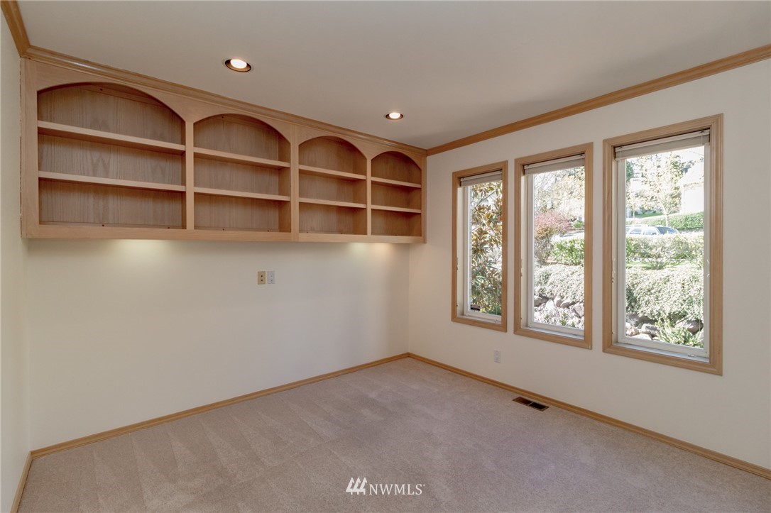 19614 110th Place Northeast Bothell, WA 98011 - Photo 5 of 25 Gallery Image 5
