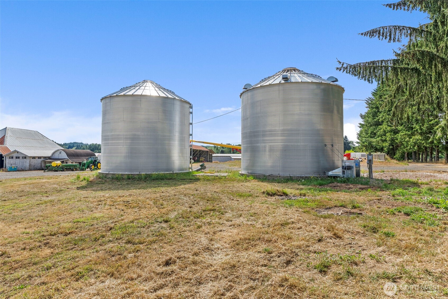 627 Wynoochee Valley Road Montesano, WA 98563 - Photo 13 of 40 a backyard of a house