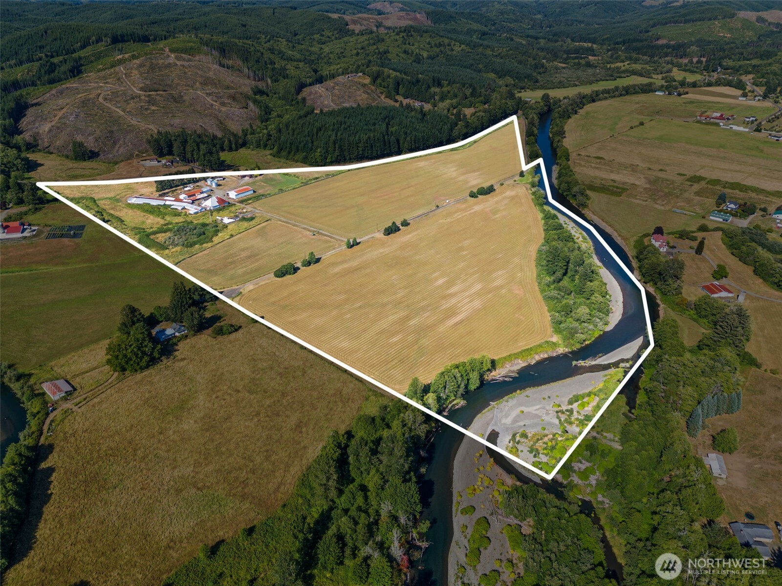 627 Wynoochee Valley Road Montesano, WA 98563 - Photo 2 of 40 a view of a tennis court