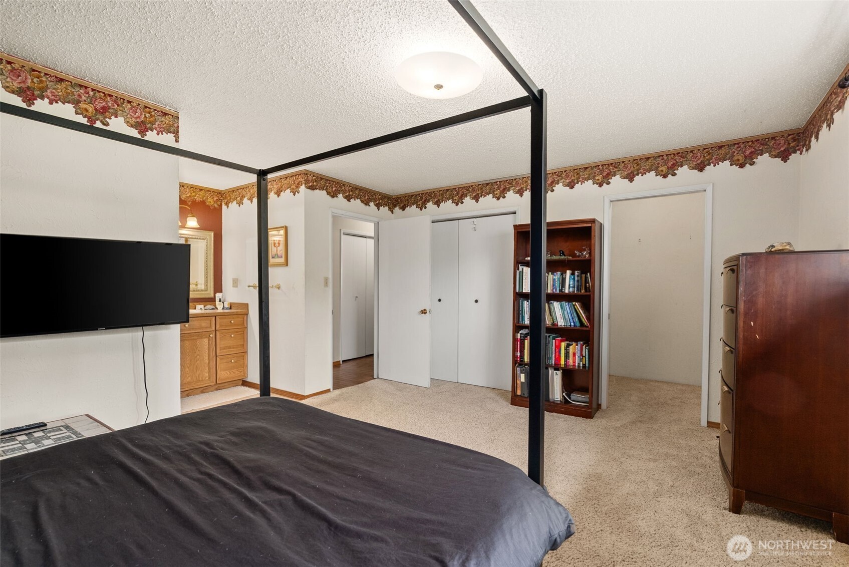 627 Wynoochee Valley Road Montesano, WA 98563 - Photo 28 of 40 a bedroom with a large bed and a flat tv screen