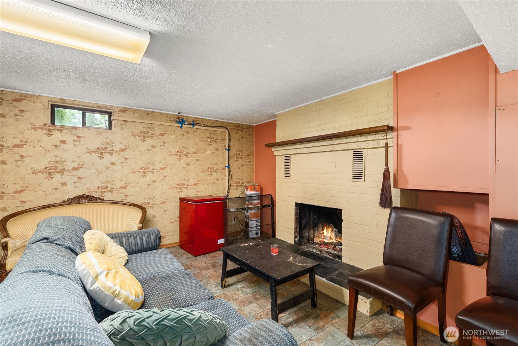 627 Wynoochee Valley Road Montesano, WA 98563 - Photo 32 of 40 a living room with furniture and a fireplace