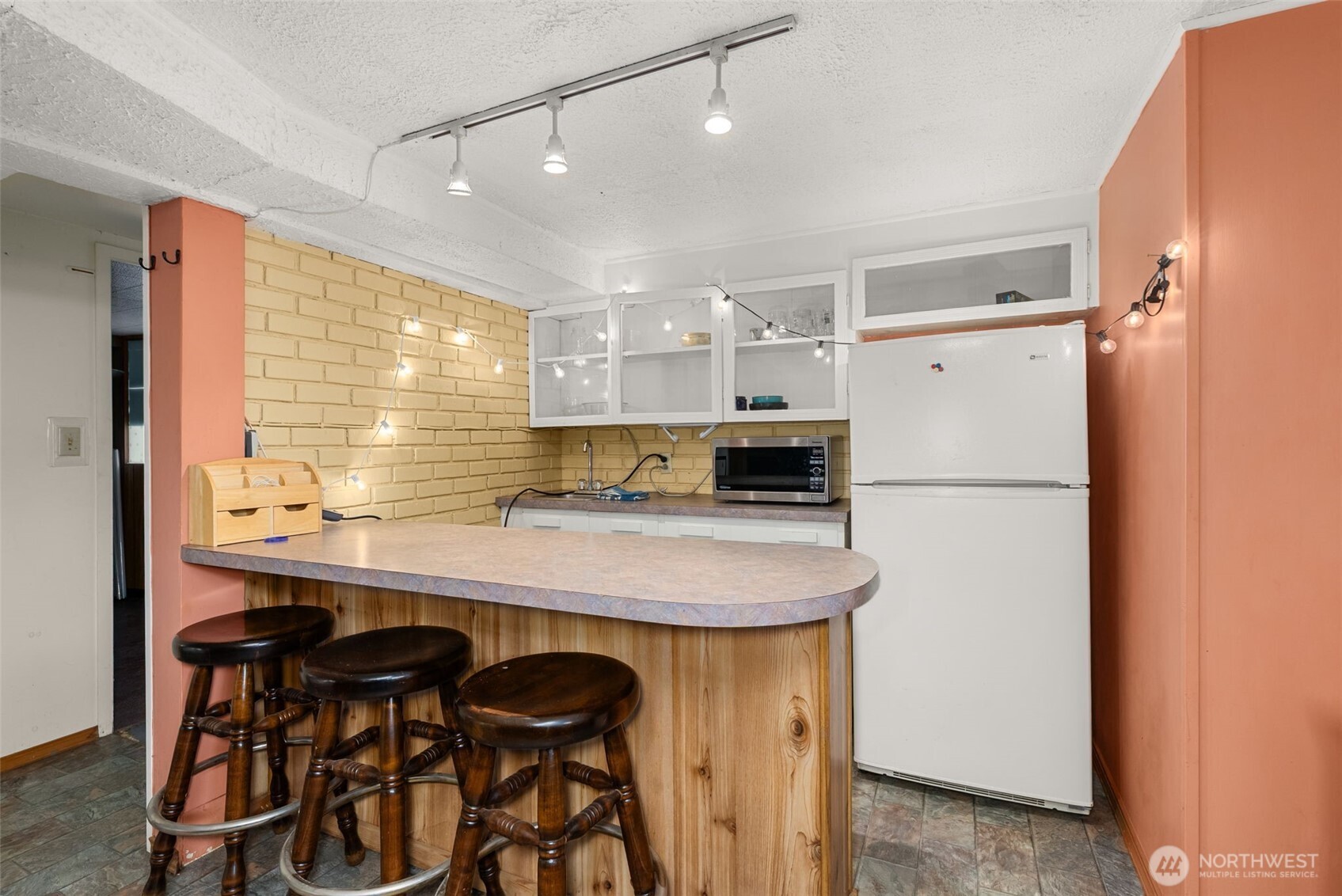 627 Wynoochee Valley Road Montesano, WA 98563 - Photo 33 of 40 a kitchen with stainless steel appliances a table and chairs
