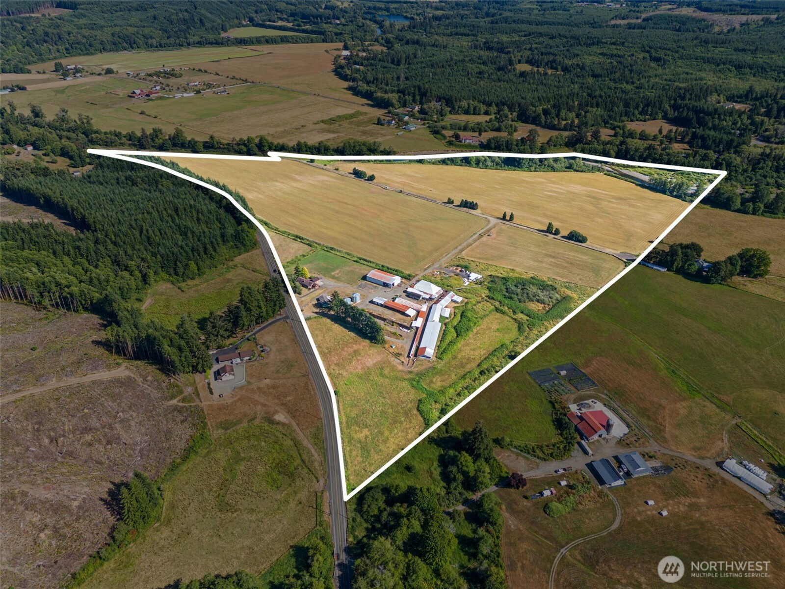 627 Wynoochee Valley Road Montesano, WA 98563 - Photo 40 of 40 an aerial view of a tennis court