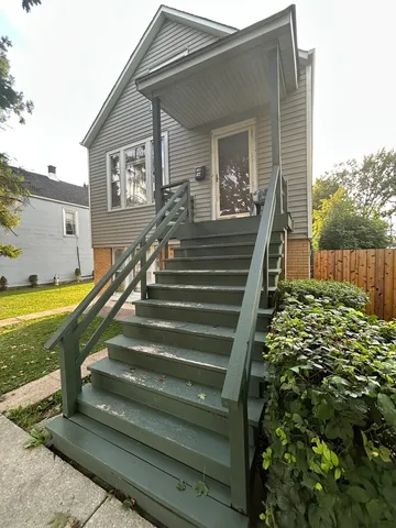 a view of a house with backyard and deck
