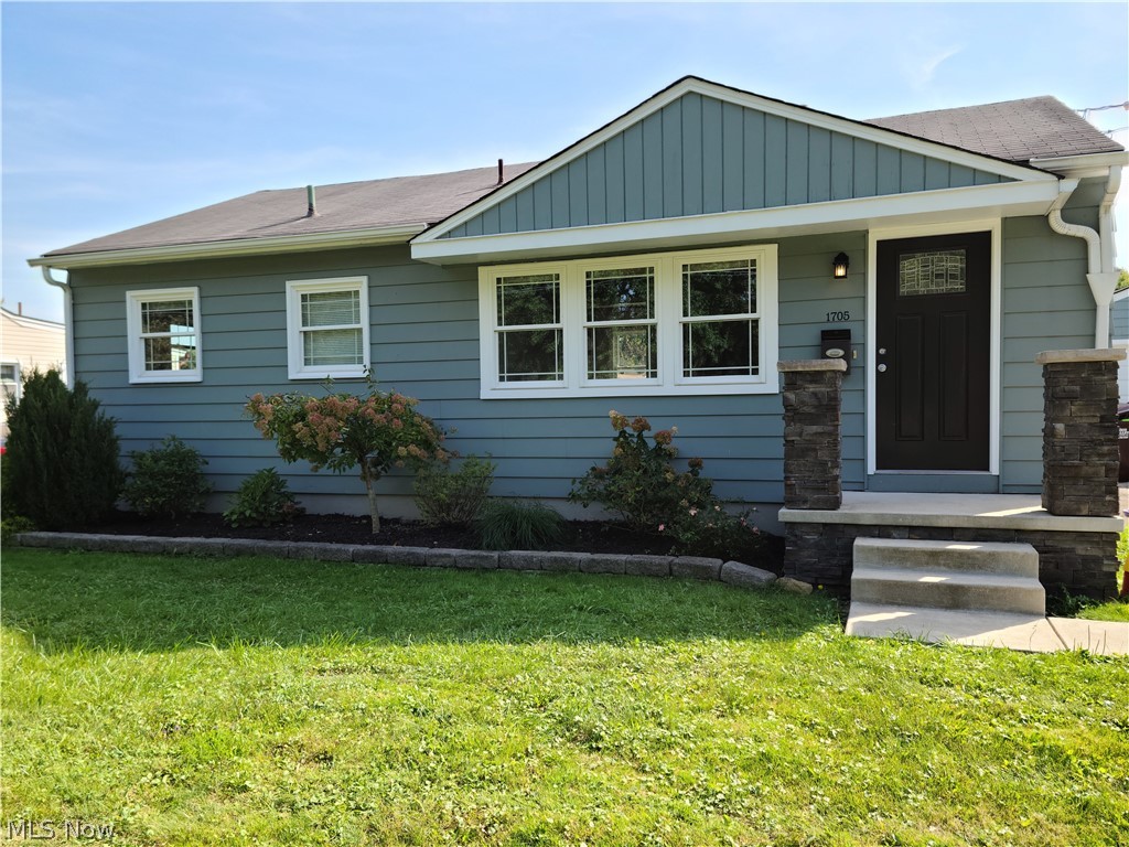 1705 Mathews Road Youngstown, OH 44514 - Photo 1 of 11 Gallery Image 1