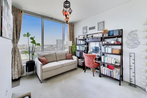 $395,000 | 1901 South Calumet Avenue, Unit 2208, Chicago, IL 60616