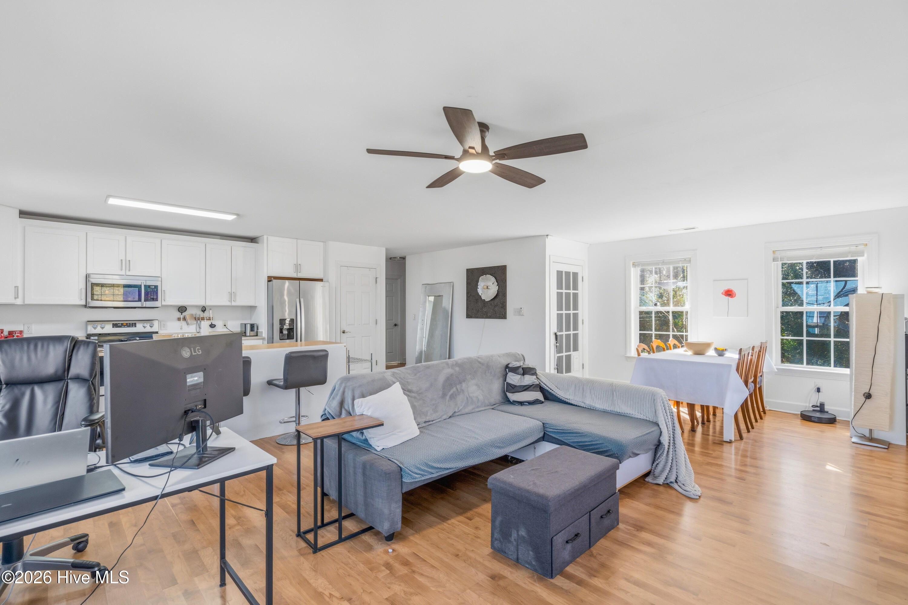 103 Gibbs Road New Bern, NC 28560 - Photo 11 of 41 103 Gibbs Rd | Interior exterior (2 of 4