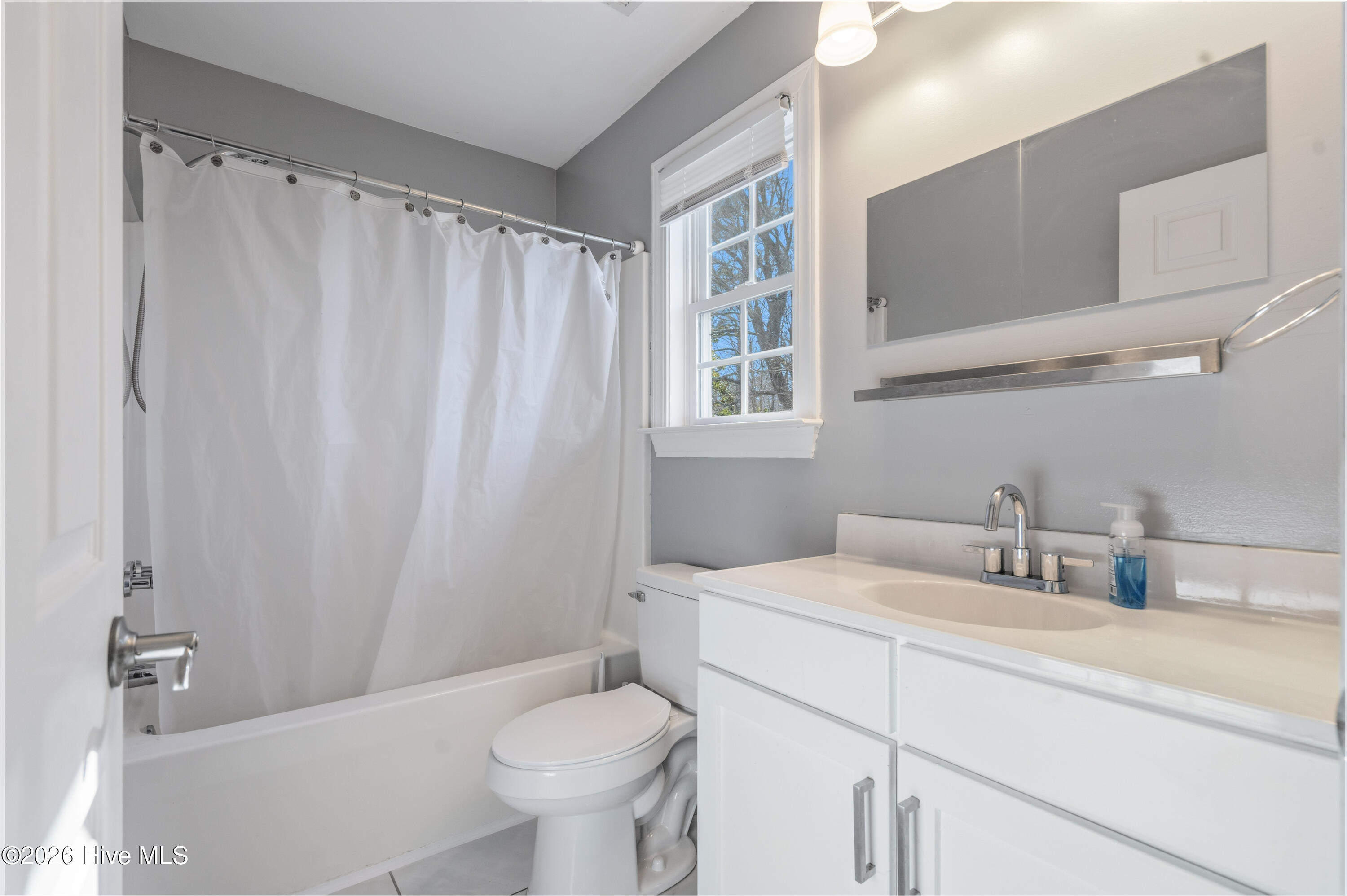 103 Gibbs Road New Bern, NC 28560 - Photo 15 of 41 103 Gibbs Rd | Interior exterior (10 of