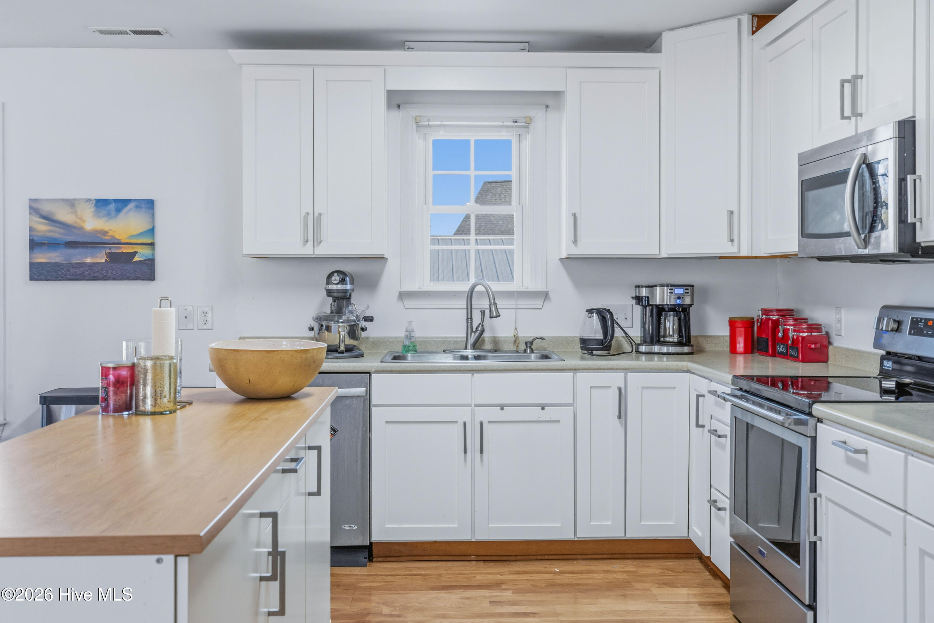 103 Gibbs Road New Bern, NC 28560 - Photo 7 of 41 103 Gibbs Rd | Interior exterior (4 of 4