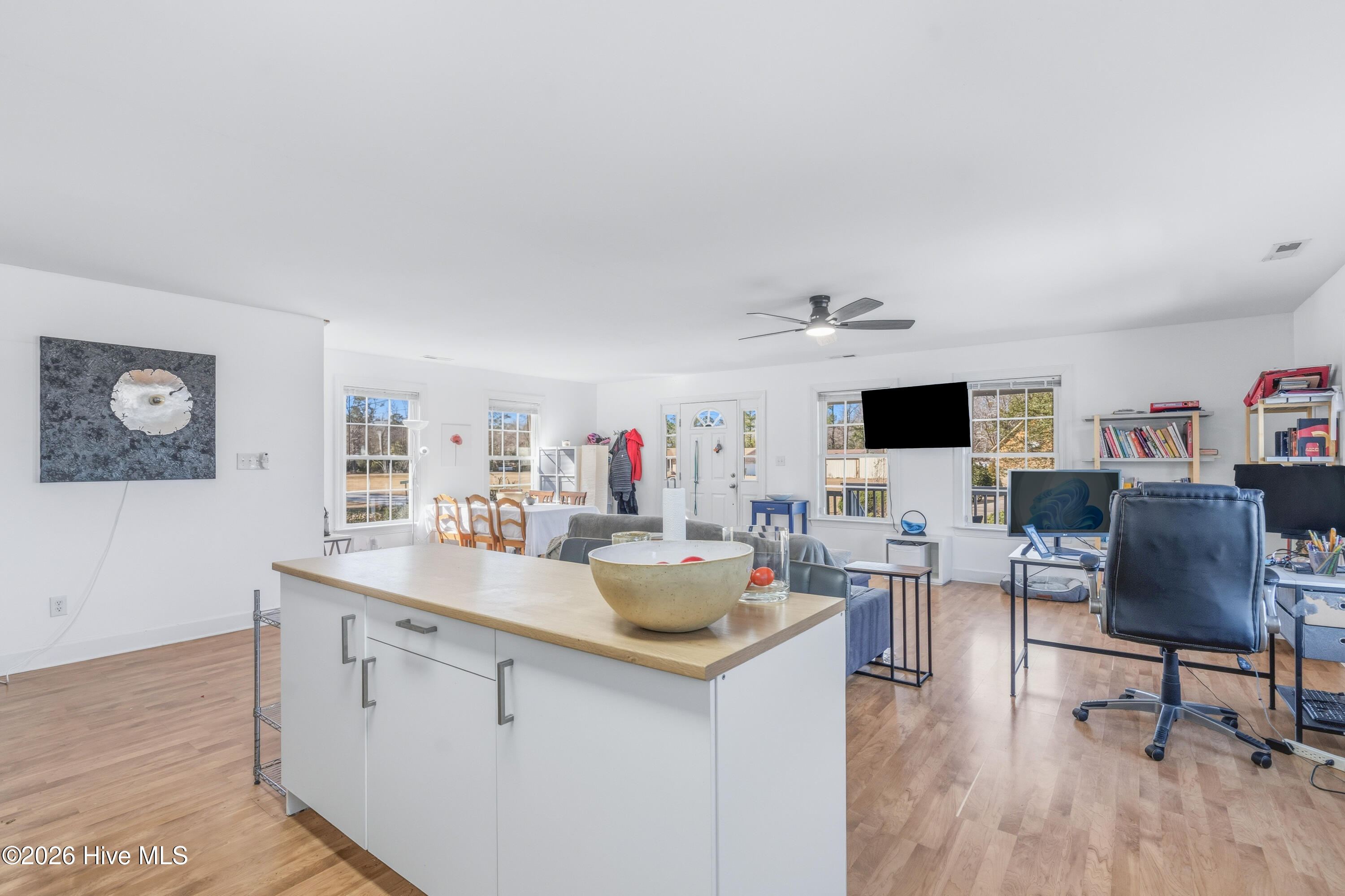 103 Gibbs Road New Bern, NC 28560 - Photo 8 of 41 103 Gibbs Rd | Interior exterior (6 of 4