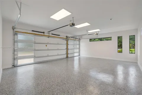 en empty room with windows and ceiling fan