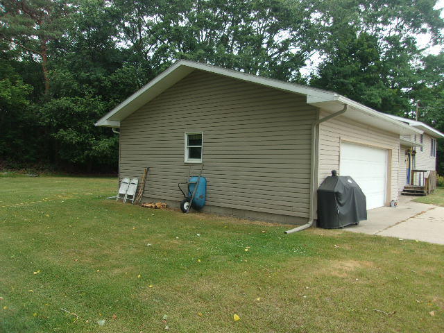 16 Bowerman Road Manistee, MI 49660 - Photo 2 of 13 101_3786