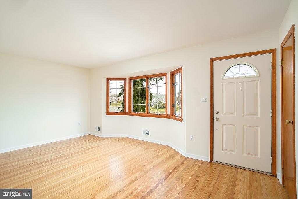 28 Albemarle Road Trenton, NJ 08690 - Photo 4 of 28 Gallery Image 4