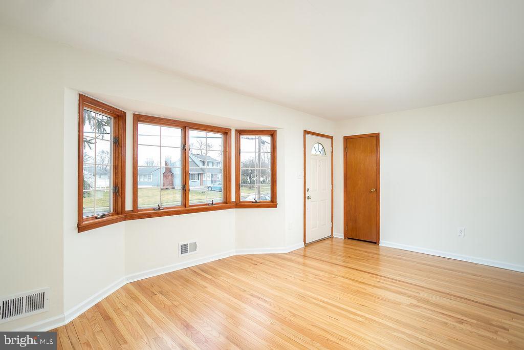 28 Albemarle Road Trenton, NJ 08690 - Photo 5 of 28 Gallery Image 5