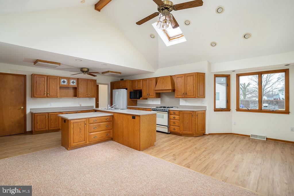 28 Albemarle Road Trenton, NJ 08690 - Photo 9 of 28 Gallery Image 9