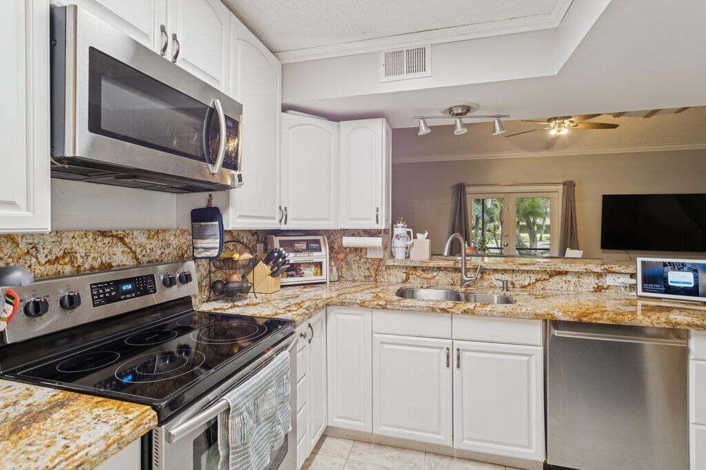 10272 Hidden Springs Court Boca Raton, FL 33498 - Photo 3 of 25 Kitchen 1