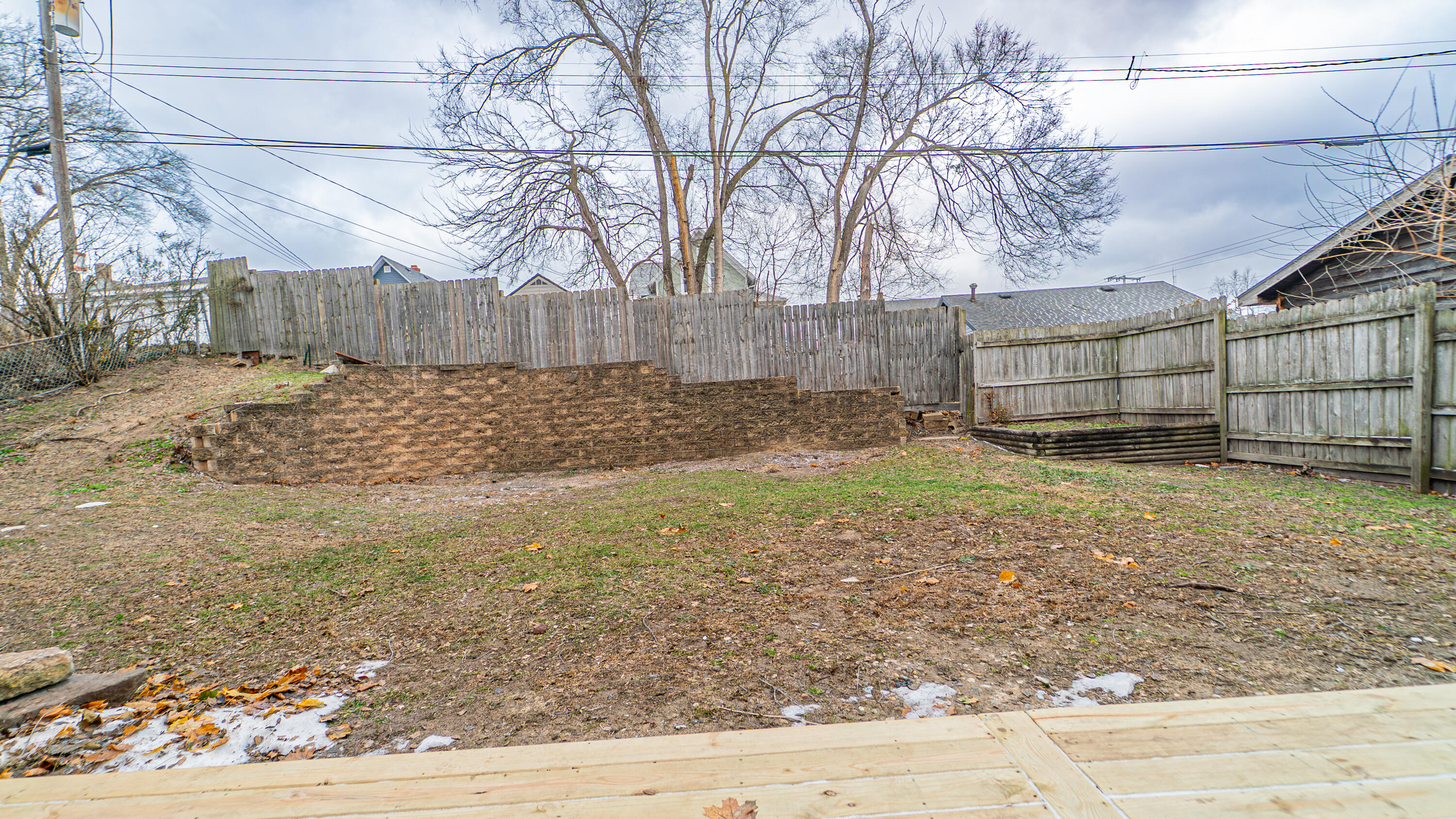722 Madison Street Michigan City, IN 46360 - Photo 39 of 43 a backyard of a house