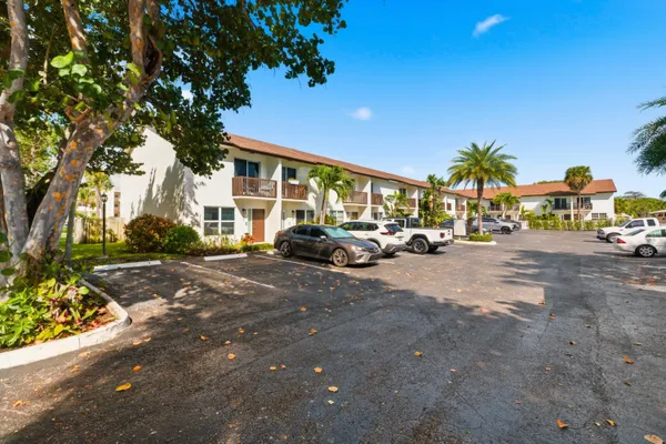 $3,200 | 1917 Northeast 3rd Street, Deerfield Beach, FL 33441