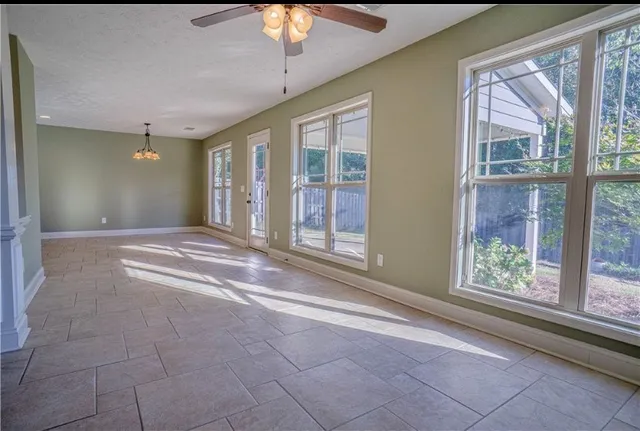 a view of livingroom with furniture